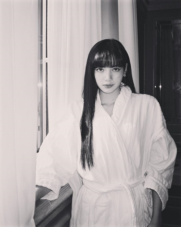 Chỉ đơn giản là diện áo choàng tắm, mỹ nhân Việt - Hàn&nbsp;sống ảo cực nghệ-1