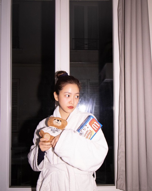 Chỉ đơn giản là diện áo choàng tắm, mỹ nhân Việt - Hàn&nbsp;sống ảo cực nghệ-3