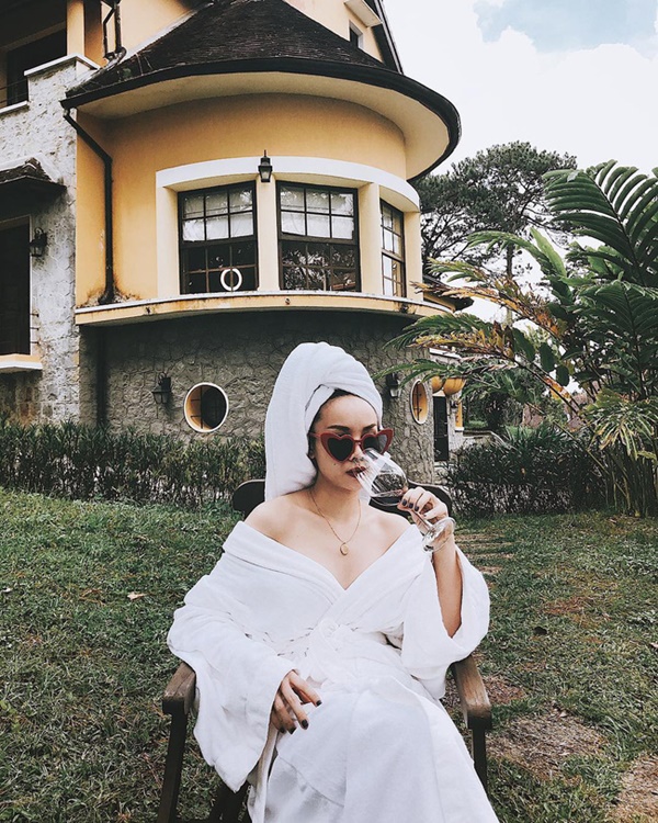 Chỉ đơn giản là diện áo choàng tắm, mỹ nhân Việt - Hàn&nbsp;sống ảo cực nghệ-6