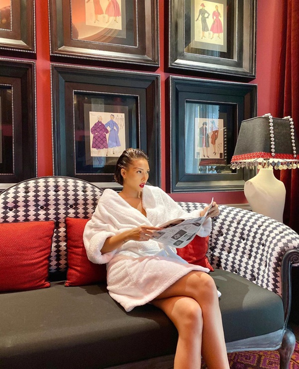 Chỉ đơn giản là diện áo choàng tắm, mỹ nhân Việt - Hàn&nbsp;sống ảo cực nghệ-10