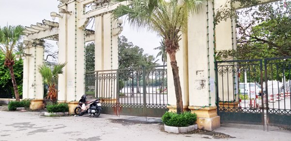 Hà Nội: Bất chấp chỉ thị cách ly xã hội, nhiều người vẫn vô tư đi tập thể dục đông đúc ngoài đường-7