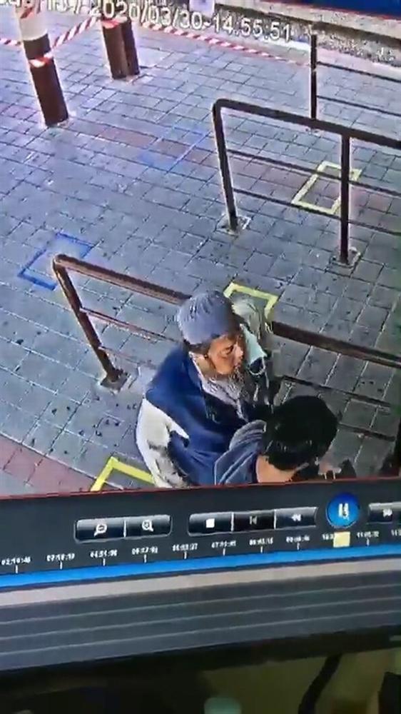 Khách nhiễm Covid-19 nhổ nước bọt vào người khác rồi gục chết ngay trên tàu ở Thái Lan-1