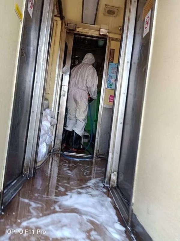 Khách nhiễm Covid-19 nhổ nước bọt vào người khác rồi gục chết ngay trên tàu ở Thái Lan-4