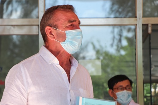 Bệnh nhân mắc Covid-19 từng phải thở máy xuất viện-2