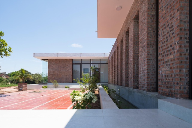 Chiêm ngưỡng nhà vườn từ gạch mộc, đẹp lạ giữa làng quê ở Thái Bình-3