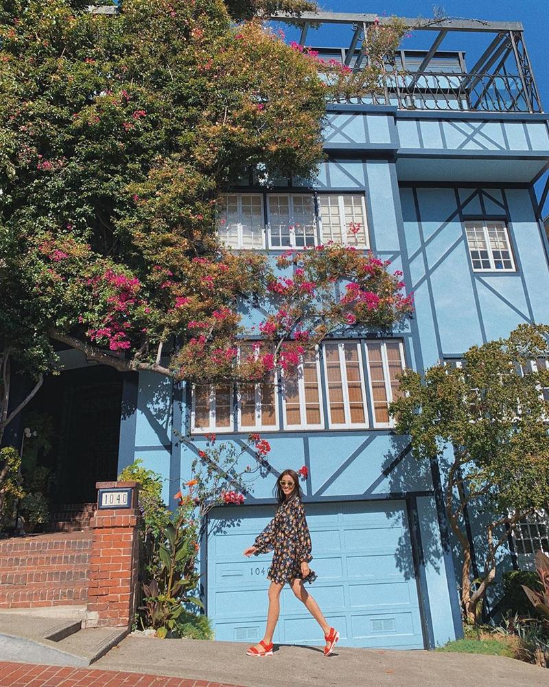 Diện lên cực trẻ và chơi, bảo sao Song Hye Kyo lẫn Hà Tăng đều tích cực lăng xê mẫu sandal thô kệch này-5