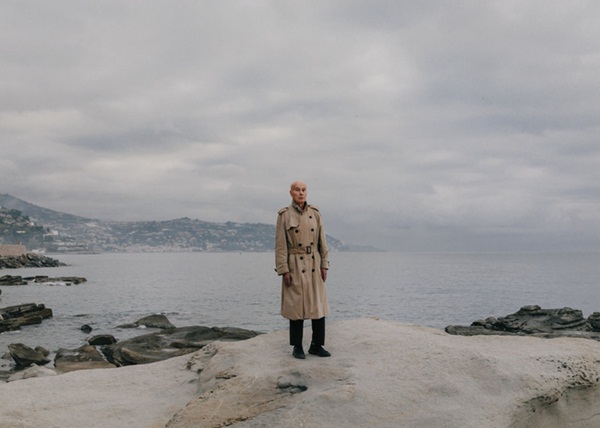 Thiếu nữ 15 tuổi có mối tình với nhà văn đáng tuổi cha chú, sau 20 năm mới phát hiện mình là nạn nhân ấu dâm và đi tìm công lý-3