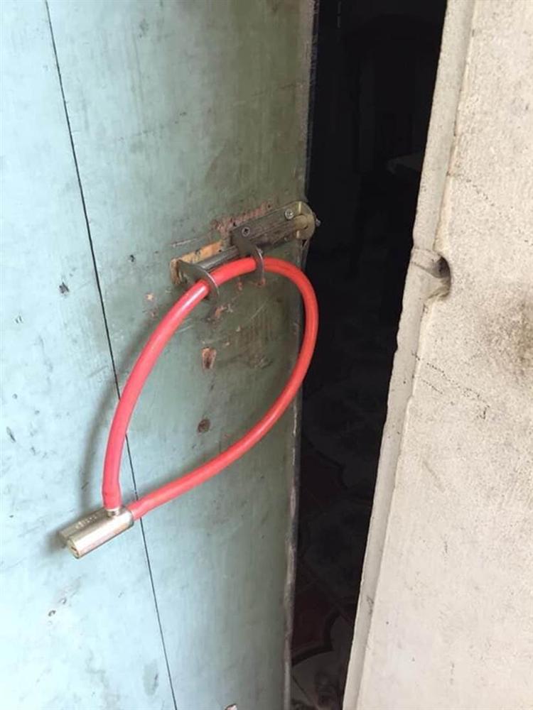 Thấy cửa được khóa cẩn thận nhưng nhìn kĩ, người ta tá hỏa với lỗi sơ đẳng của chủ nhà-2