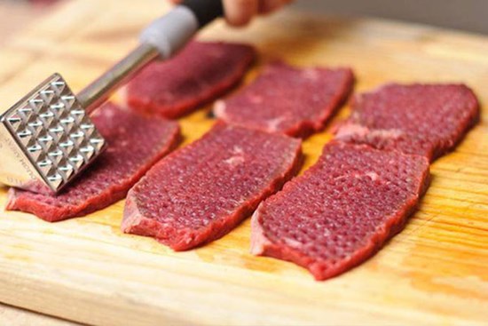 Thịt bò hết dai, mềm ngon tuyệt hảo nhờ xay loại quả này ướp vào trước khi nấu
