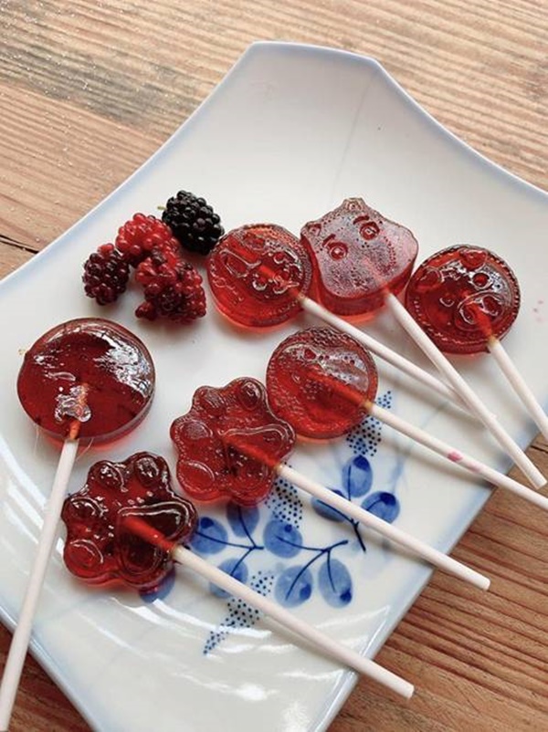 Phan Như Thảo khéo tay&nbsp;tự làm kẹo mút thơm ngon cho con gái-1