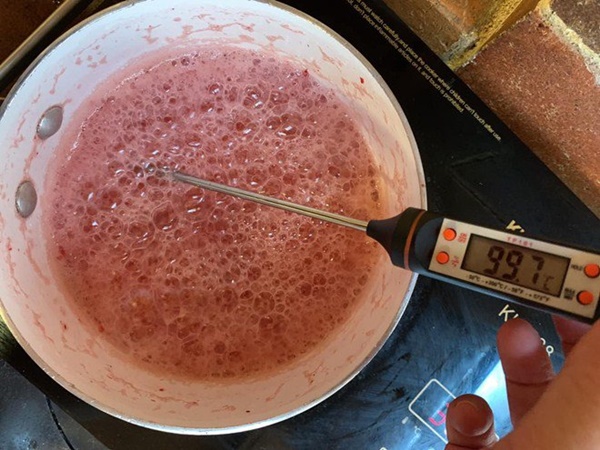 Phan Như Thảo khéo tay&nbsp;tự làm kẹo mút thơm ngon cho con gái-5