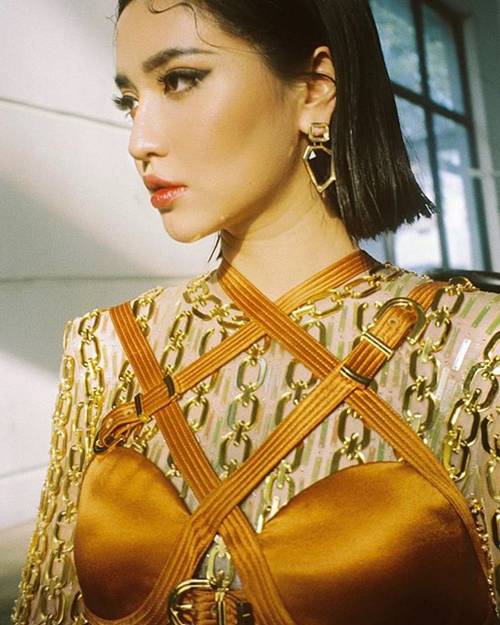 Cứ tưởng Bích Phương diện nhầm áo lót ra ngoài, nhưng cái kết lại rất đáng khen ngợi-2