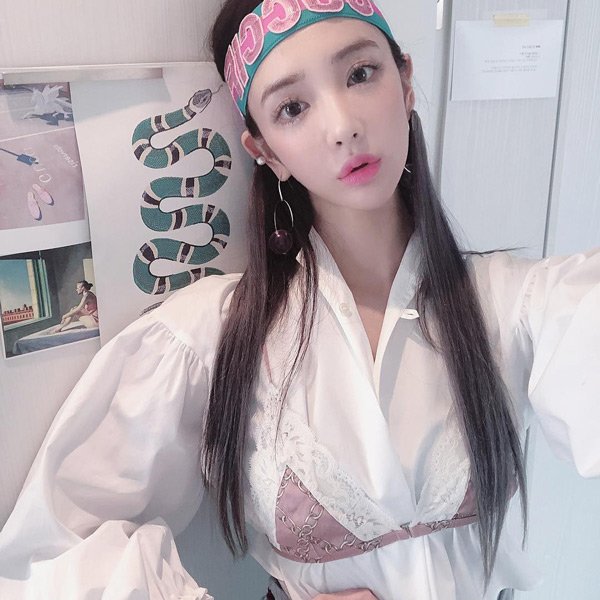 Cứ tưởng Bích Phương diện nhầm áo lót ra ngoài, nhưng cái kết lại rất đáng khen ngợi-15