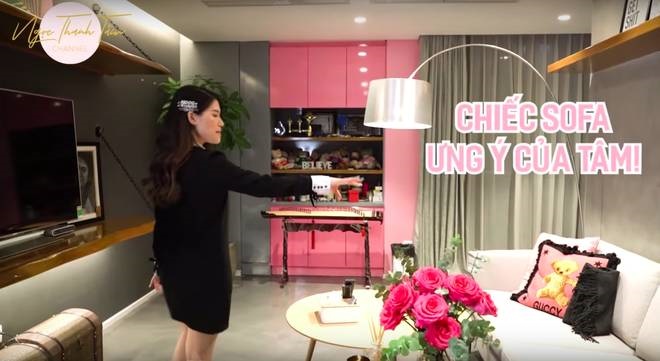 Ngọc Thanh Tâm khoe căn nhà rộng 650m2, phòng của mẹ đại gia toàn đồ mạ vàng sang chảnh-1