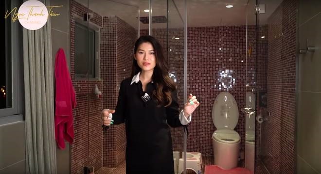 Ngọc Thanh Tâm khoe căn nhà rộng 650m2, phòng của mẹ đại gia toàn đồ mạ vàng sang chảnh-8