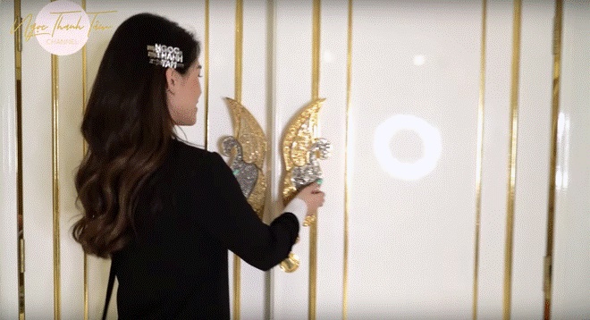 Ngọc Thanh Tâm khoe căn nhà rộng 650m2, phòng của mẹ đại gia toàn đồ mạ vàng sang chảnh-12