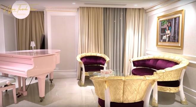 Ngọc Thanh Tâm khoe căn nhà rộng 650m2, phòng của mẹ đại gia toàn đồ mạ vàng sang chảnh-15