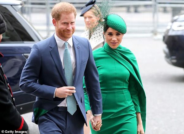 Tương lai xám xịt cho nhà Sussex: Vừa đến Mỹ, vợ chồng Meghan Markle nhận cảnh báo về khó khăn tài chính, nỗi lo lắng ngày một tăng lên-1
