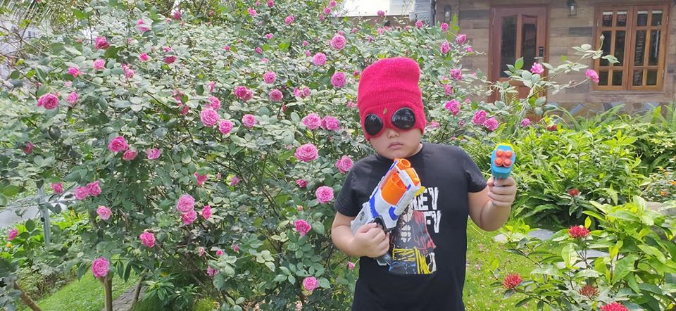 Trời sắp mưa mà Bi béo vẫn không chịu vào nhà, bố Xuân Bắc hỏi thì nhận được câu trả lời đầy tinh thần yêu nước của cậu quý tử-1