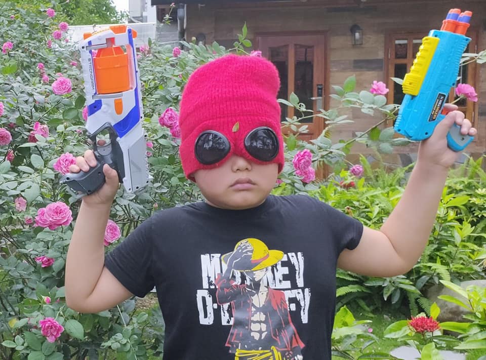 Trời sắp mưa mà Bi béo vẫn không chịu vào nhà, bố Xuân Bắc hỏi thì nhận được câu trả lời đầy tinh thần yêu nước của cậu quý tử-2