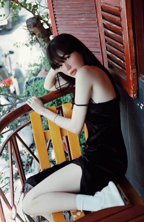 Cùng mặc đầm lụa mỏng manh, Elly Trần - Bảo Anh chơi trội” bằng cách bỏ quên nội y-6