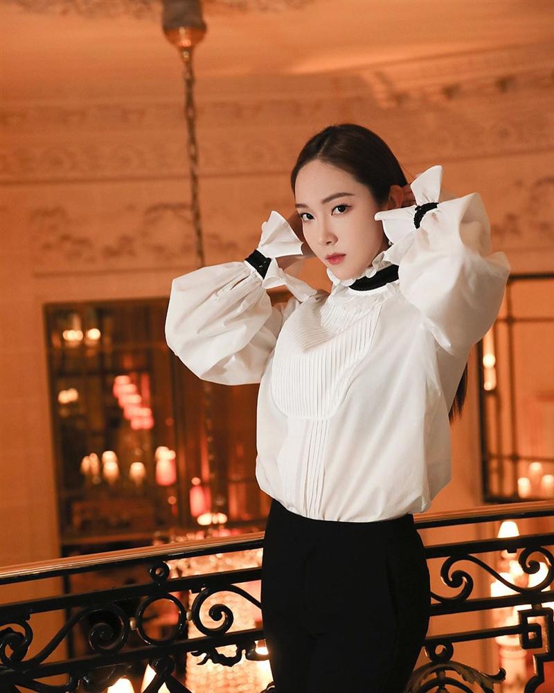 Bộ quần áo blouse trắng cộc tay Nữ - Áo blu trắng trơn xẻ túi chéo dáng  ngắn qua hông cho dược sỹ, điều dưỡng, y tá, spa | Shopee Việt Nam