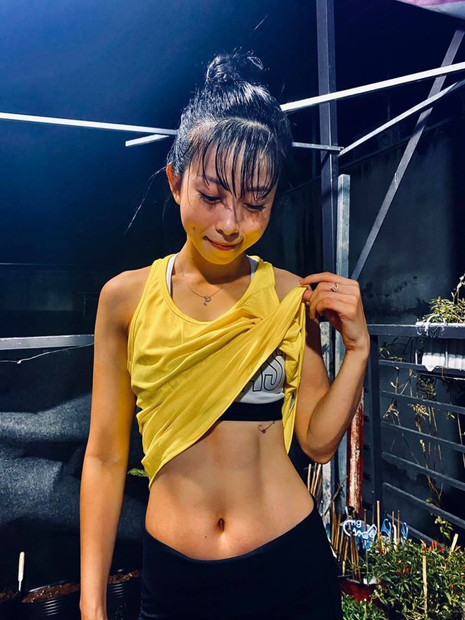 Hot girl taekwondo Châu Tuyết Vân khoe bụng 6 múi nhờ ở nhà mùa dịch-1