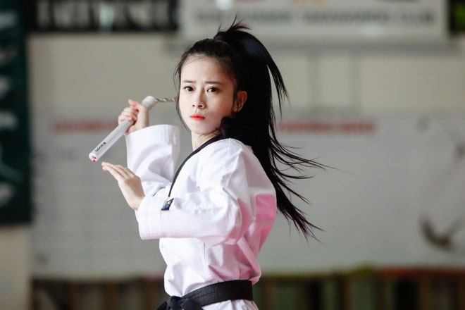 Hot girl taekwondo Châu Tuyết Vân khoe bụng 6 múi nhờ ở nhà mùa dịch-2