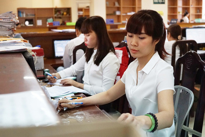 Từ ngày 1/7, những trường hợp viên chức nào bị cắt hợp đồng?-1