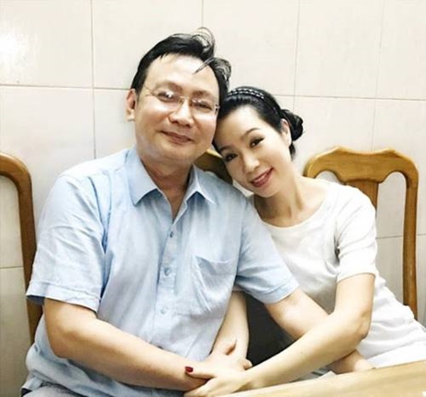 Cả showbiz hóa Master Chef, Trịnh Kim Chi làm bánh cháy thành than vẫn được chồng khen-4
