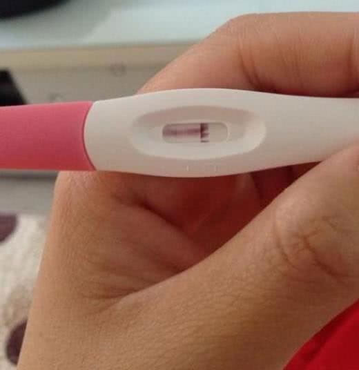 Kiểm tra sách vở của con gái bất ngờ thấy chiếc que thử thai, ông bố nổi trận lôi đình nhưng rồi lập tức xin lỗi con-1