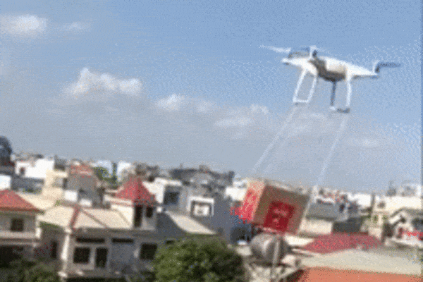 Giao hàng thời Covid-19, shipper đầu tư hẳn flycam đắt đỏ nhưng gây cười nhất lại là lời nhắn ngọt ngào từ khách nữ