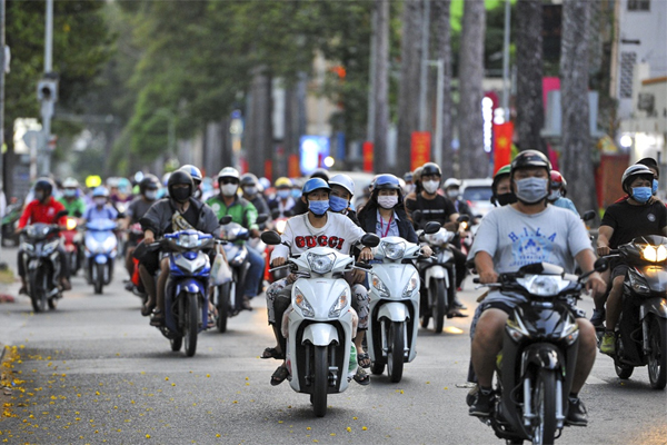 Phố cổ Hà Nội kẻ vạch cách xa nhau, ai lại gần quyết không bán hàng-18