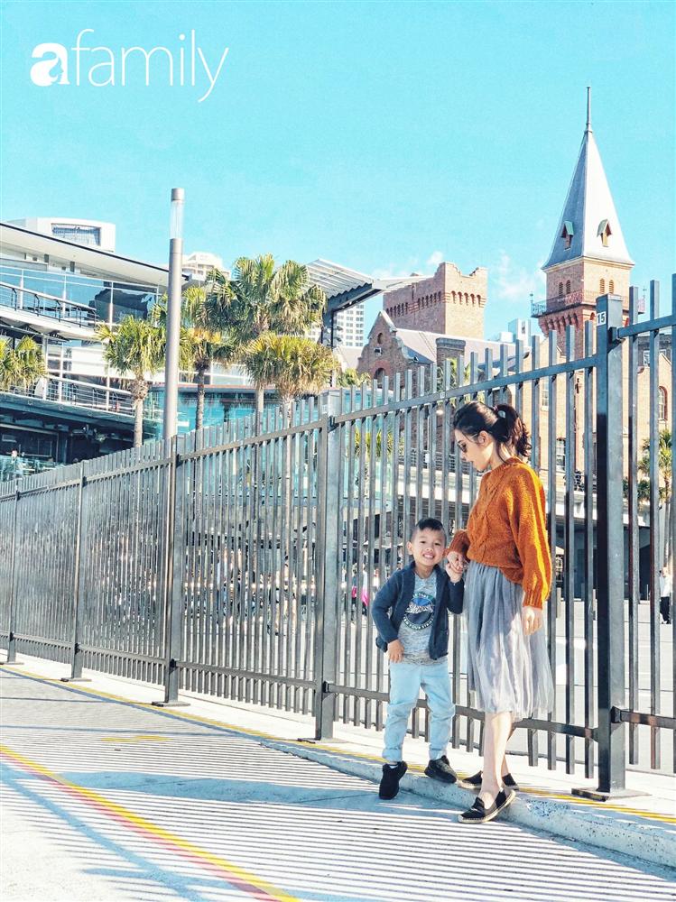 Mẹ Việt ở Úc chia sẻ cách để homeschooling nhàn nhã giữa mùa dịch: Con 7 giờ sáng đã tự động ngồi vào bàn học, mẹ tròn vai cô giáo 24 tiếng không quạu”-3