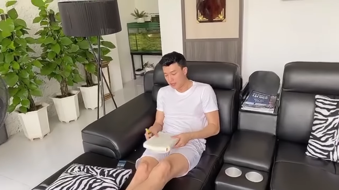 Quốc Trường khoe cuộc sống tự cách ly trong biệt thự 25 tỷ khiến khán giả trầm trồ-2