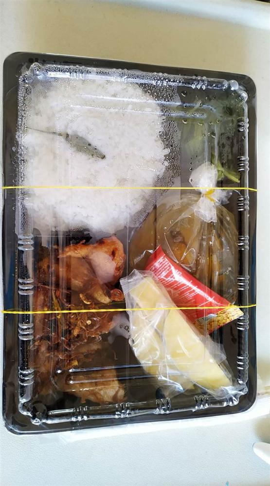 Những phần cơm cách ly bắt mắt và đầy đủ dinh dưỡng gây sốt MXH: Thực đơn thay đổi liên tục, có thêm cả nho Úc, táo Canada-3
