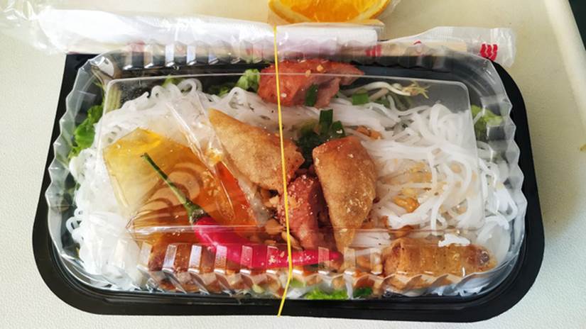 Những phần cơm cách ly bắt mắt và đầy đủ dinh dưỡng gây sốt MXH: Thực đơn thay đổi liên tục, có thêm cả nho Úc, táo Canada-5