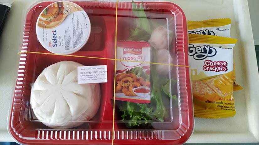 Những phần cơm cách ly bắt mắt và đầy đủ dinh dưỡng gây sốt MXH: Thực đơn thay đổi liên tục, có thêm cả nho Úc, táo Canada-6