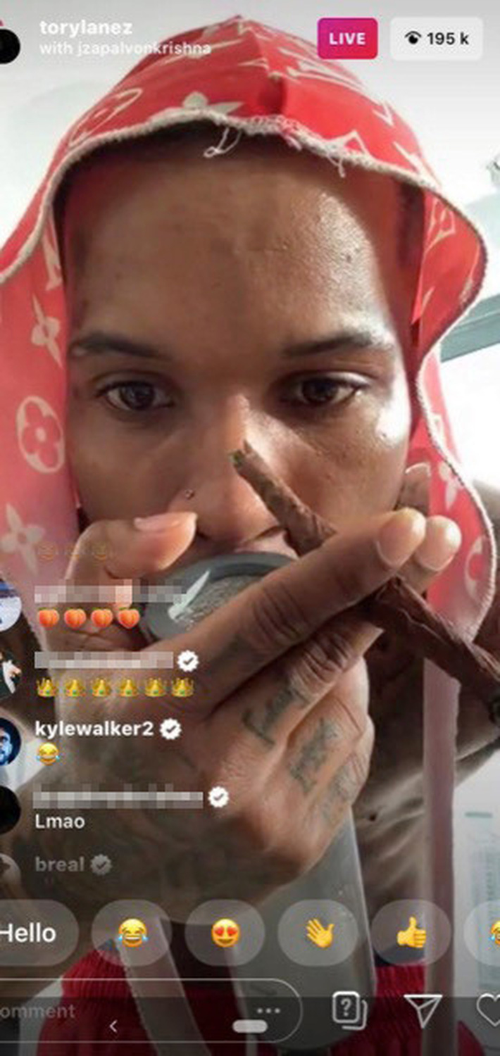 Xem thoát y trên mạng, sao Man City & Man United bị bắt quả tang-2