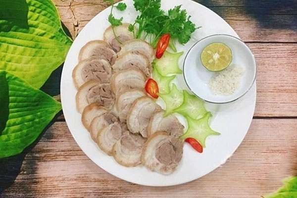 Luộc chân giò xong đừng vội ăn ngay, thêm bước này giòn ngon khó cưỡng-1