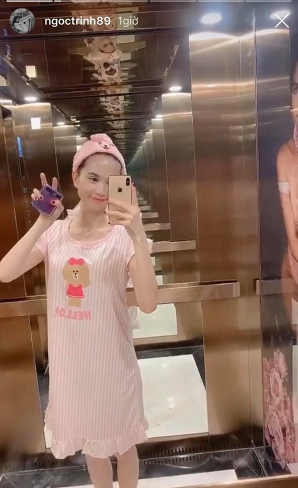 Ăn bánh khọt ngọt kiểu miền Tây, Ngọc Trinh&nbsp;chấm với nước cốt dừa mix”… hành lá-1