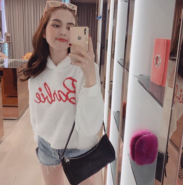 Ăn bánh khọt ngọt kiểu miền Tây, Ngọc Trinh&nbsp;chấm với nước cốt dừa mix”… hành lá-6