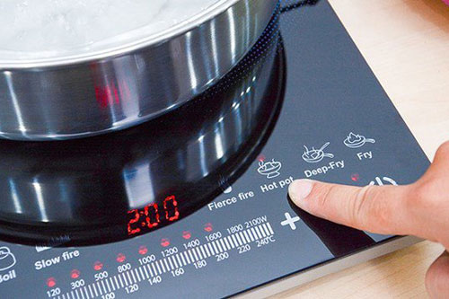 Sai lầm tai hại khi dùng bếp điện nấu ăn: Thổi tiền điện tăng gấp đôi-1