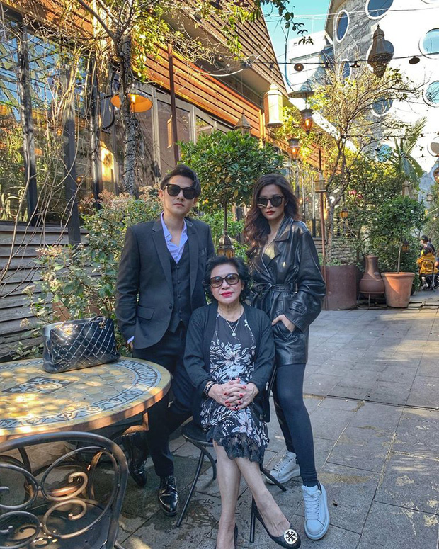 Đông Nhi chọn dịp đặc biệt lần đầu khoe mẹ chồng quý phái và ngầu khỏi nói: Không hổ là dâu thảo, lại tâm lý hết ý!-1