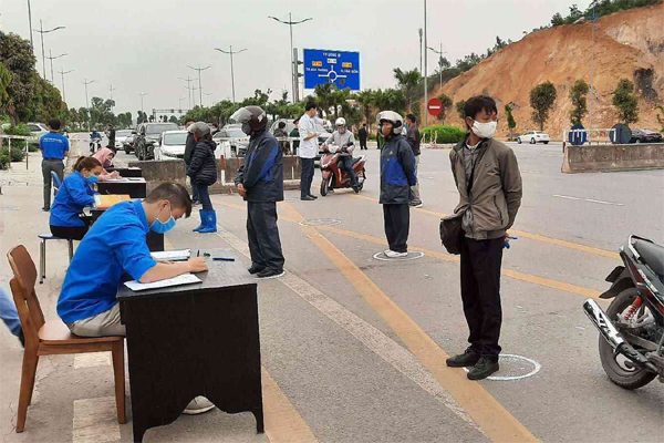 Ảnh: Bệnh viện Phụ sản Trung ương lập chốt sàng lọc, khai báo Covid-19 cho sản phụ và người thân-11