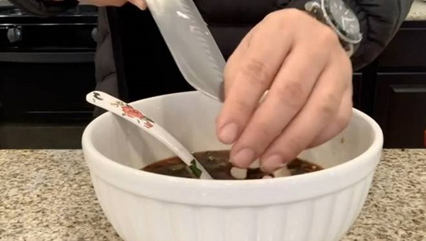 Chồng chăm con, Lê Phương đảm đang làm trứng lòng đào nước tương bất bại-12