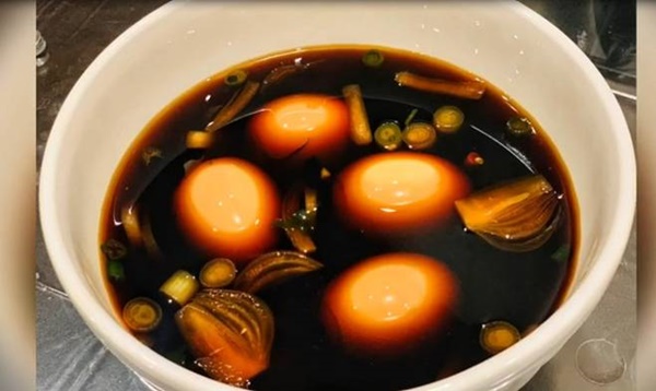 Chồng chăm con, Lê Phương đảm đang làm trứng lòng đào nước tương bất bại-13