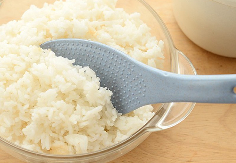 Ngày nào cũng dùng muôi xới cơm nhưng chấm nhỏ tác dụng gì thì không phải ai cũng biết-1