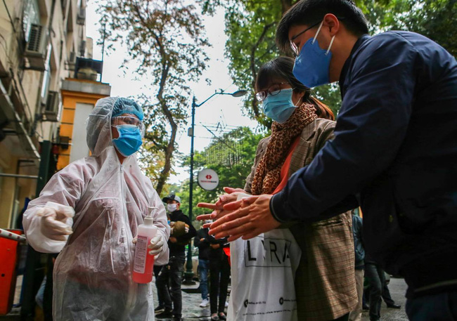 Ảnh: Bệnh viện Phụ sản Trung ương lập chốt sàng lọc, khai báo Covid-19 cho sản phụ và người thân-3