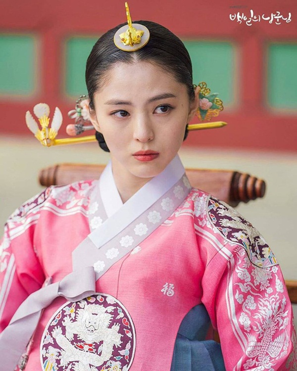 Han So Hee trong Thế giới hôn nhân: Gây chú ý nhờ nhan sắc giống Song Hye Kyo, chọc điên khán giả khi vào vai tiểu tam mặt dày-4